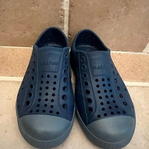 NATIVE KID’S JEFFERSON SLIP-ON SHOE CHALLENGER BLUE, size 9C